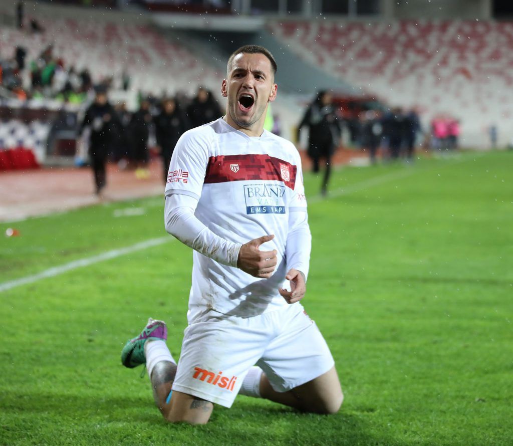 Bursaspor'a yeni golcü adayı! Sözleşmesini feshetti... 2 ghmo