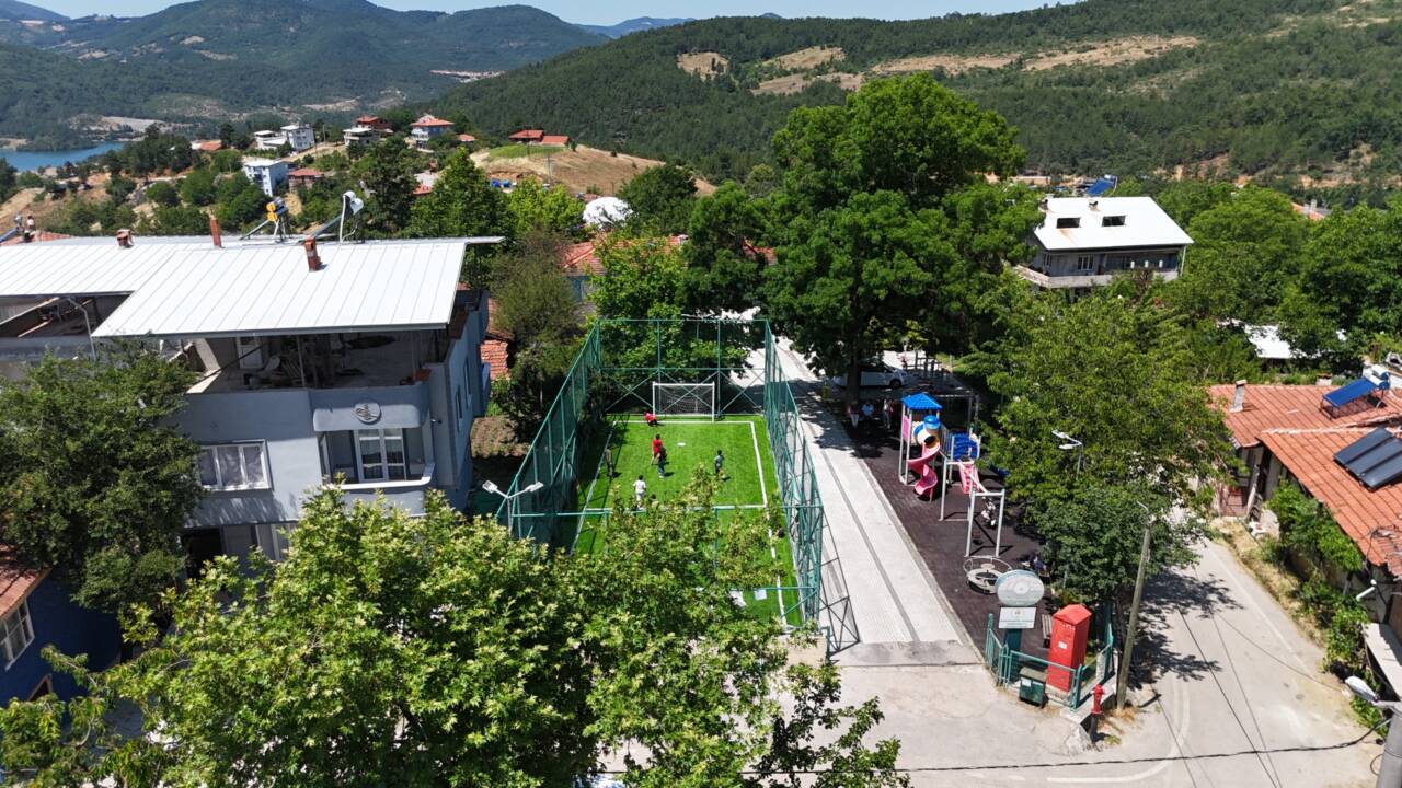 Bursa'nın bu mahallesindeki çocukların hayali gerçek oldu 3 guneybudaklar hali saha 9