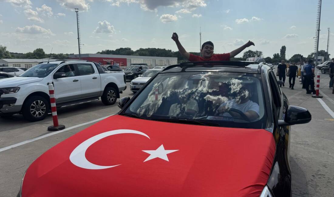 Gurbetçiler bir bir Türkiye’ye geliyor Gurbetçilerin, Avrupa ülkelerinden yıllık izinlerini geçirmek üzere Türkiye'ye gelişleri devam
