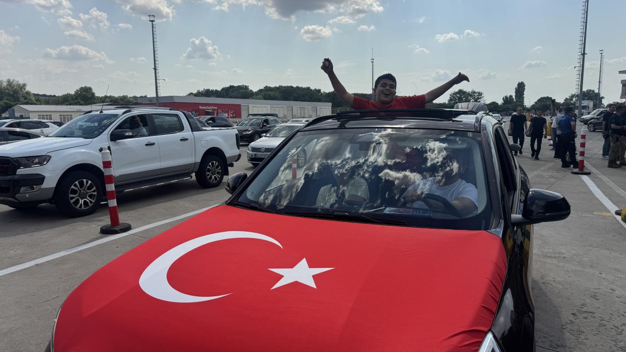 Gurbetçiler bir bir Türkiye'ye geliyor 2 gurbetcilerin turkiyeye gelisleri suruyor 6b77f68f8daa