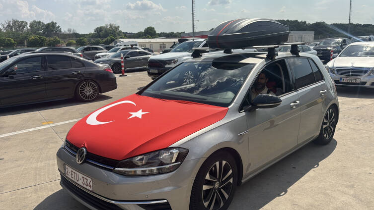 Gurbetçiler bir bir Türkiye'ye geliyor 1 gurbetcilerin turkiyeye gelisleri suruyor dfec9055e39d