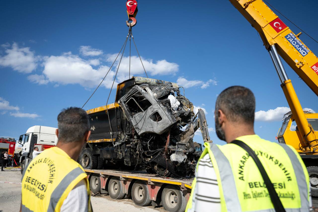 Hafriyat kamyonu dehşeti: 2 ölü 1 hafriyat kamyonu dehseti 2 olu ce4e39e2f2a9