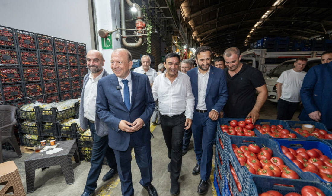 BTSO Başkan adayı Özer Matlı’ya Kent Hali esnafından destek BTSO Başkan Adayı Özer Matlı, Bursa Kent Hali Sebze ve