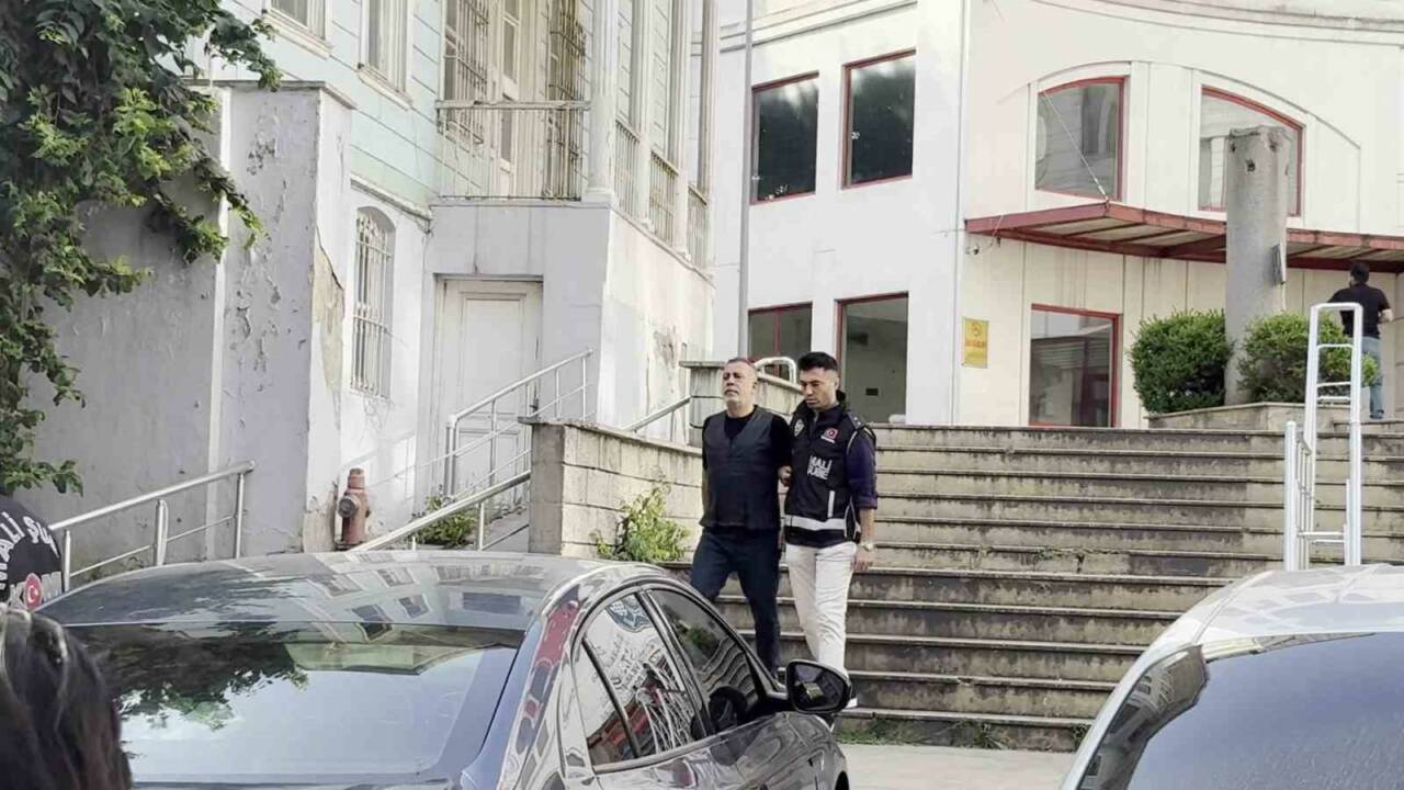 Ahbap Derneği’ne yönelik yolsuzluk soruşturmasında baş şüpheli olarak gözaltına alınan