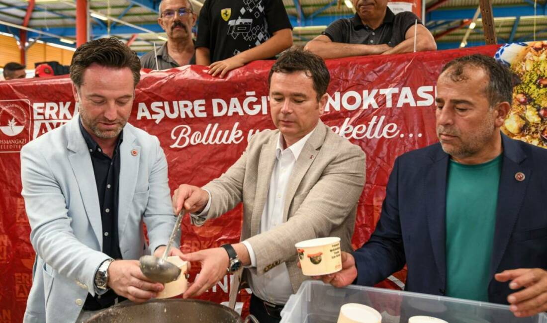 Bursa’da aşureler Başkan Aydın’dan Osmangazi Belediye Başkanı Erkan Aydın, Muharrem ayı dolayısıyla Hamitler Mahallesi'nde