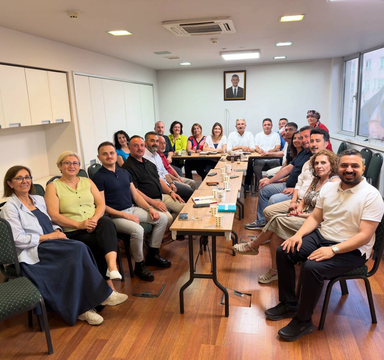CHP Bursa'nın seçilmiş-atanmış 2 yönetimi, 2 il merkezi var! Eski il başkanından yeni parti için isim önerisi 1 hmku3wvwcae0nvu