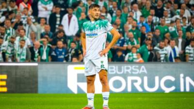Bursaspor’da kadro planlamasında düşünülmeyen ve kendisine kulüp bulması için izin