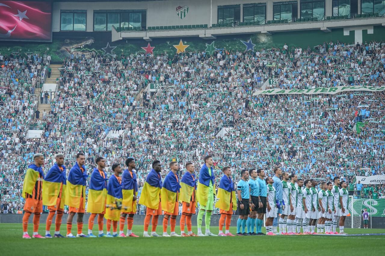 Bursaspor’un Ukrayna şampiyonu Shakhtar Donetsk ile Matlı Stadyumu'nda oynadığı hazırlık
