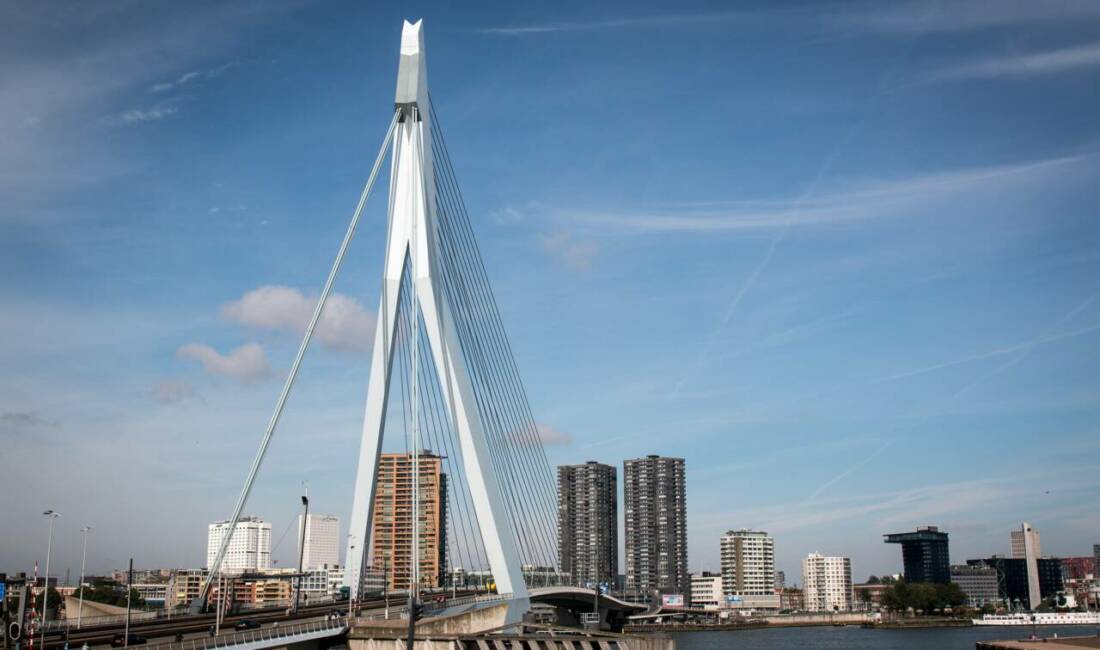 Hollanda’da iki tramvay çarpıştı: 15 yaralı Hollanda'nın Rotterdam kentinde iki tramvayın çarpışması sonucu meydana gelen kazada