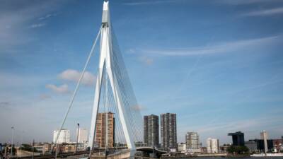 Hollanda'nın Rotterdam kentinde iki tramvayın çarpışması sonucu meydana gelen kazada
