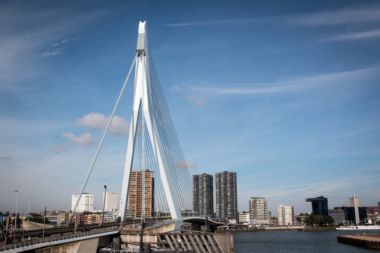 Hollanda'nın Rotterdam kentinde iki tramvayın çarpışması sonucu meydana gelen kazada