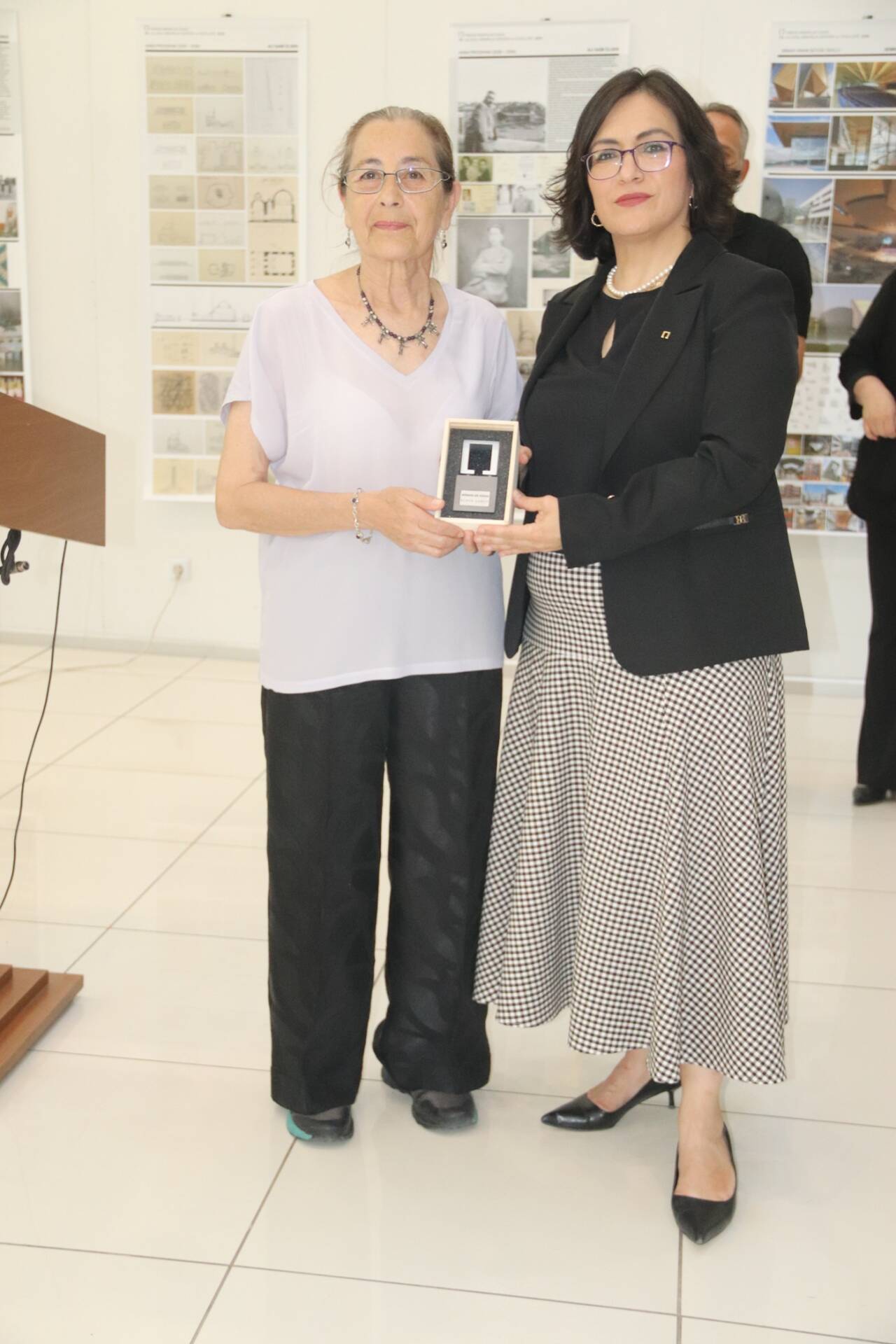 Bursalı mimarlardan anlamlı sergi 2 img0139