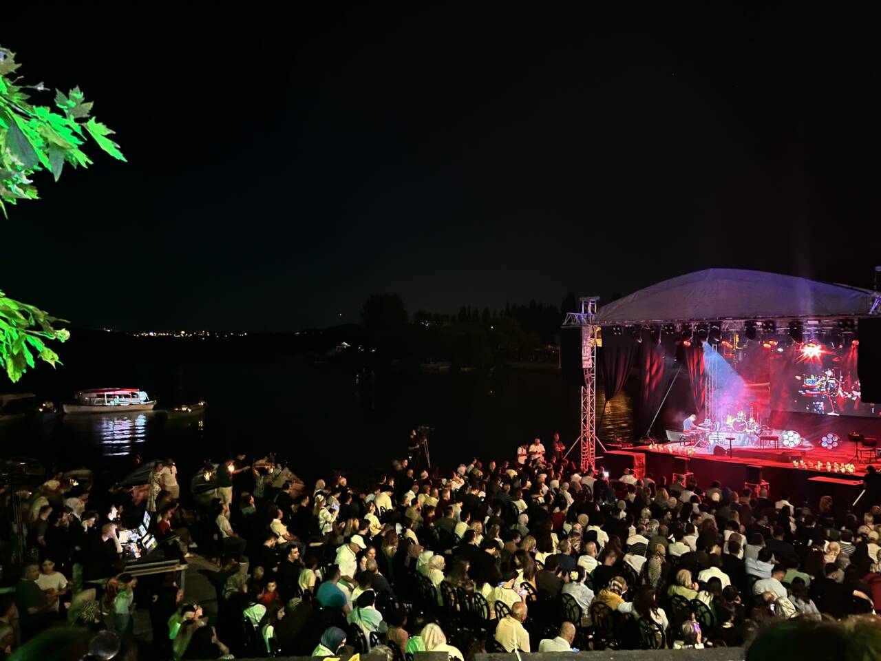 Bursa’da unutulmaz gece! Bagjan Oktyabr göl kenarında büyüledi… 2 img3914