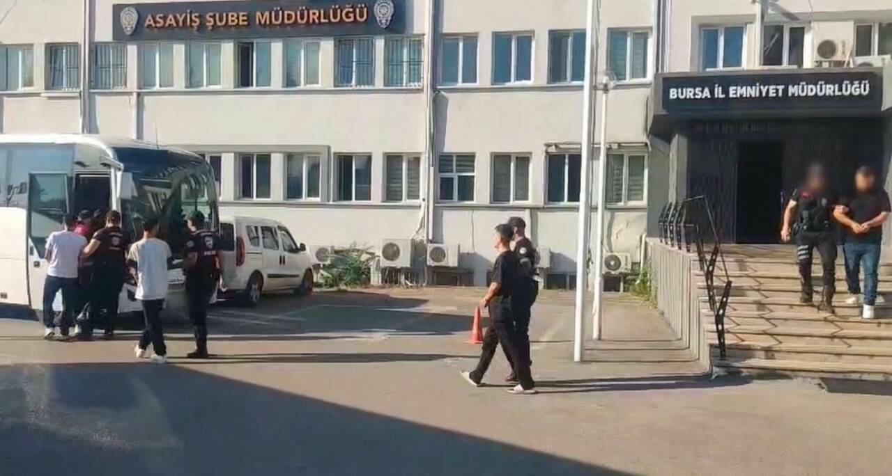 Bursa'da dev şebeke çökertildi! Patates hatlarla vurgun yapmışlar 9 internetten arac satanlari 4 milyon tl dolandiran 17 supheli yakalandi 10098483abdd