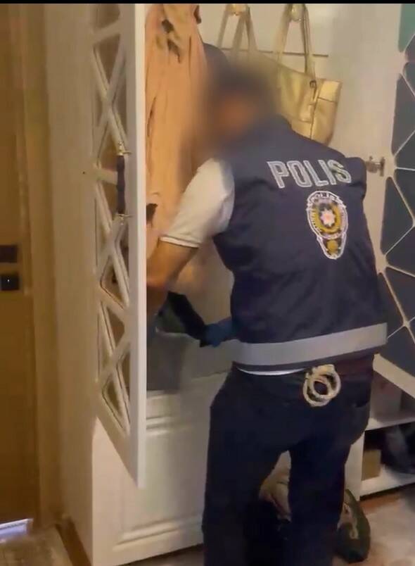 Bursa'da dev şebeke çökertildi! Patates hatlarla vurgun yapmışlar 4 internetten arac satanlari 4 milyon tl dolandiran 17 supheli yakalandi b28fbb73da8d