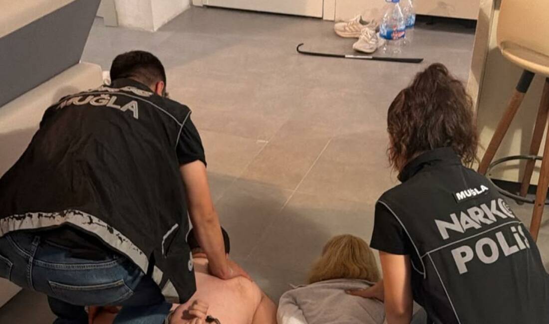 Interpol tarafından kırmızı bültenle aranan zanlı yakalandı Muğla'nın Bodrum ilçesinde, Milli İstihbarat Teşkilatı (MİT) ve emniyet ekiplerinin