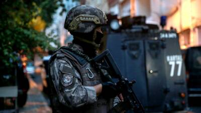 İstanbul'da silahlı saldırı hazırlığında oldukları belirlenen 7 şüpheli, uzun namlulu