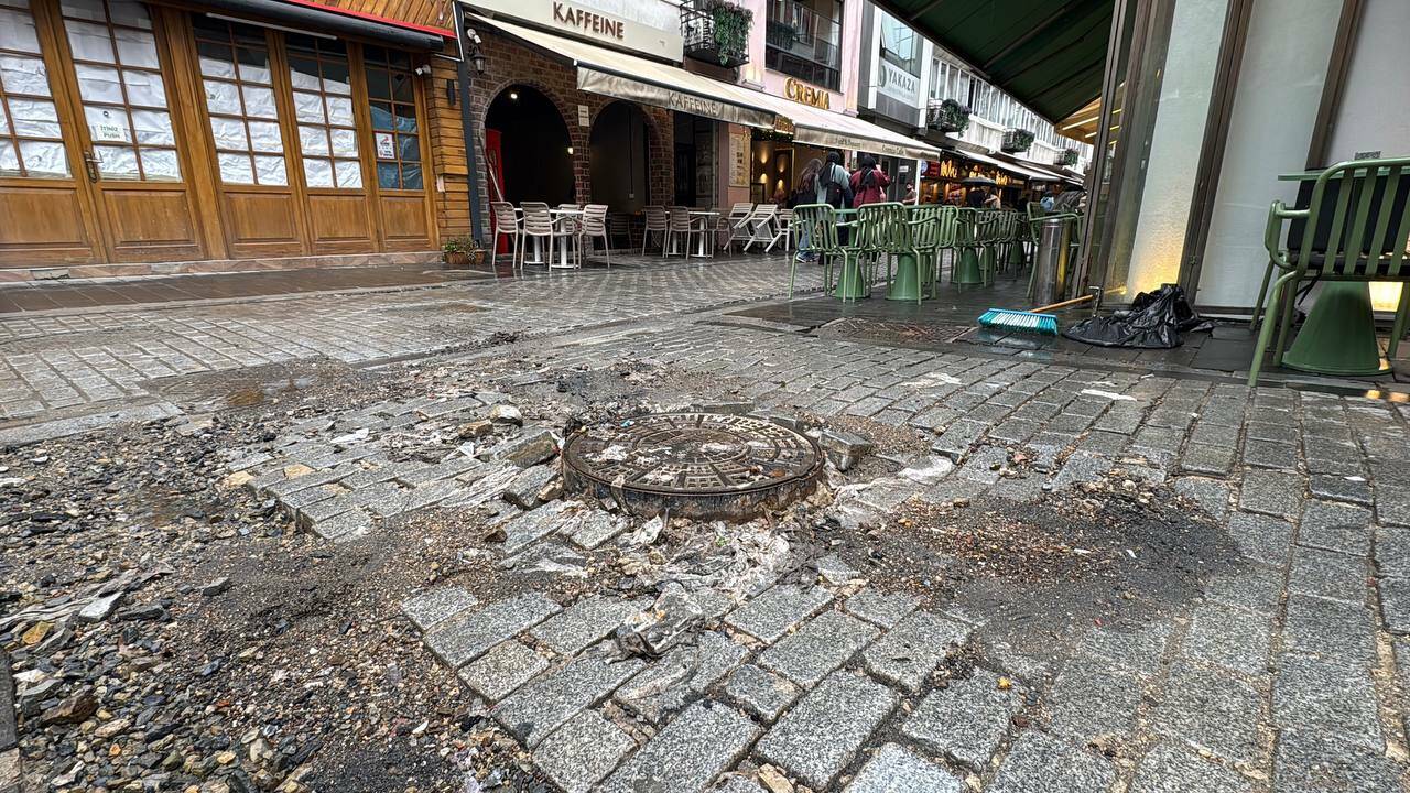 İstanbul'daki meşhur sokağı su bastı 2 istanbuldaki meshur sokagi su basti 812904e7eee0