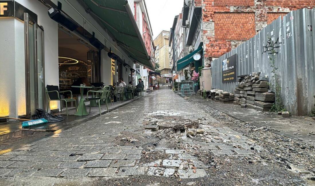 İstanbul’daki meşhur sokağı su bastı İstanbul'un bazı ilçelerinde etkili olan sağanak nedeniyle Üsküdar'daki Gastronomi Sokağı