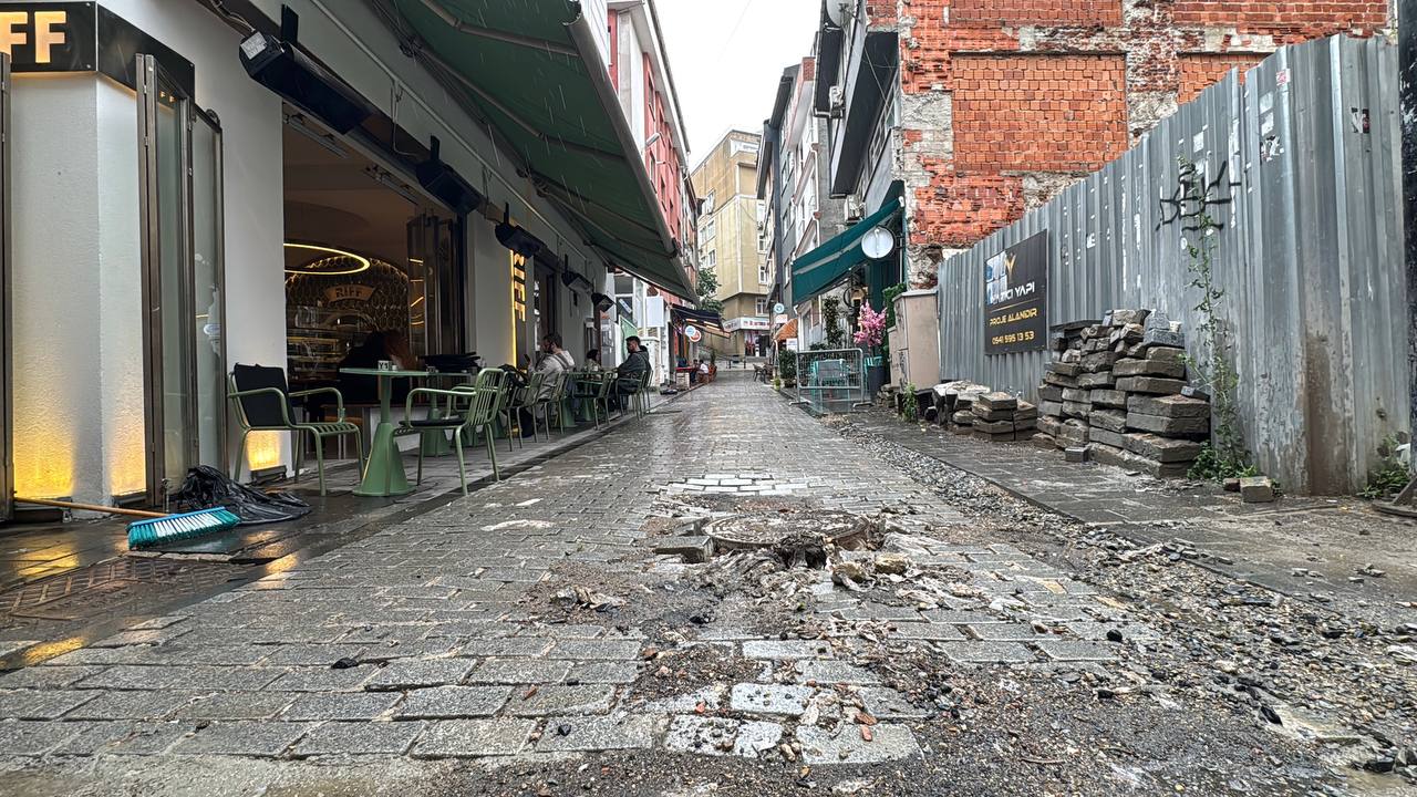 İstanbul'daki meşhur sokağı su bastı 3 istanbuldaki meshur sokagi su basti c12e47433d7a