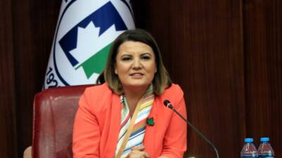 İçişleri Bakanlığınca, İzmit Belediye Başkanı Fatma Kaplan Hürriyet görevden uzaklaştırıldı.