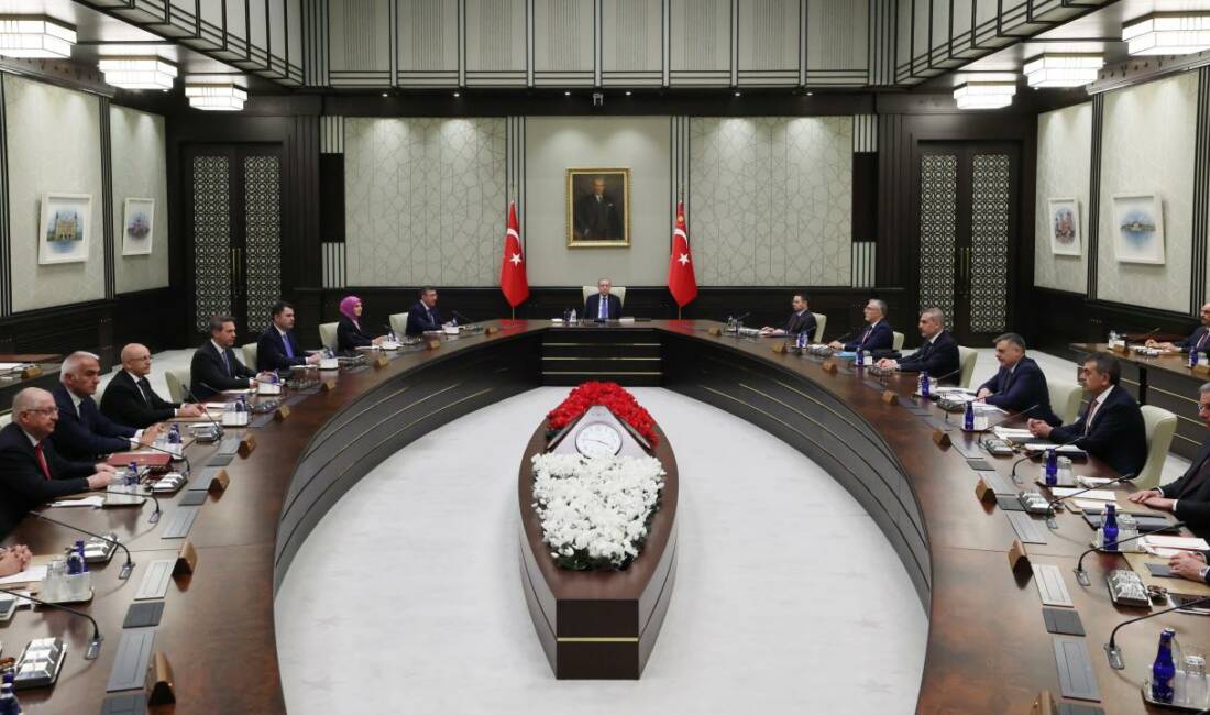 Kabine, Cumhurbaşkanı Recep Tayyip Erdoğan'ın başkanlığında Beştepe'de toplanacak. Kabinenin gündeminde,
