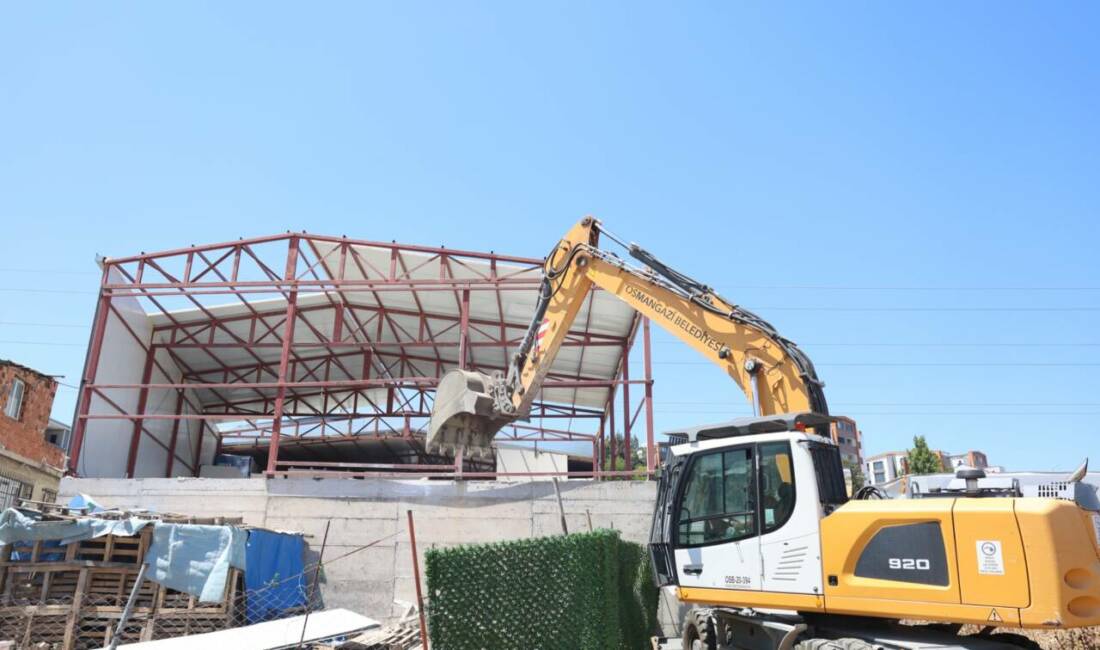 Osmangazi Belediyesi, Yunuseli Mahallesi’nde ruhsatsız olarak inşa edilip depo amaçlı