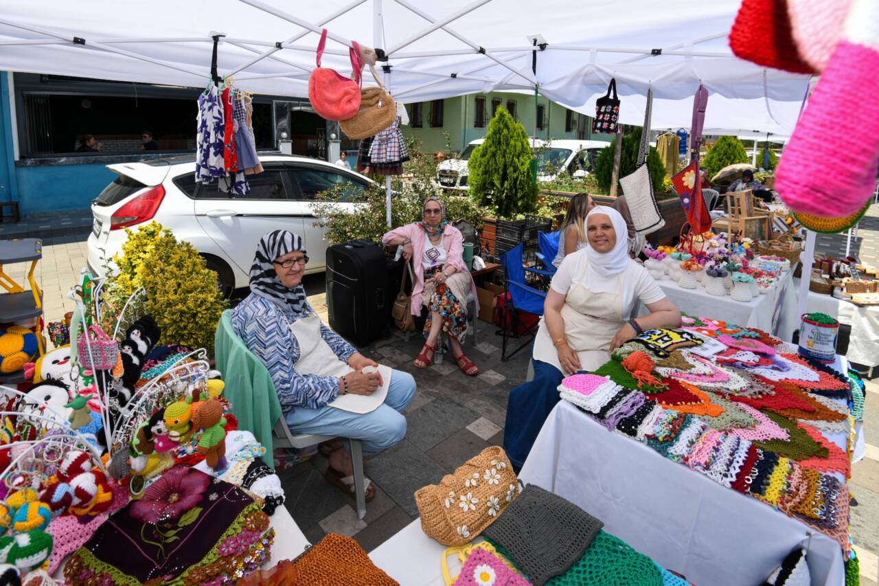 Bursa manzaralı meydanda 'kadın emeği' vitrine çıktı! 9 Bursa'daki bu meydanda 'kadın emeği' var!