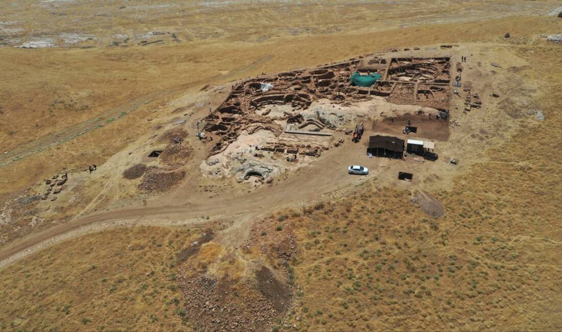 Karahantepe’de yeni keşif beklentisi Taş Tepeler Projesi kapsamında kazı çalışmalarının sürdüğü Karahantepe'de, geçen yıl