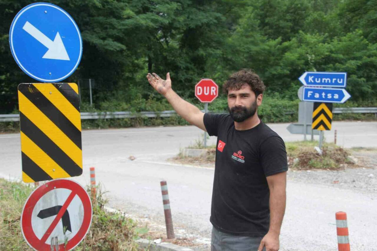 Kavşakta tam 29 tabela var! Sürücüler ne yapacağını şaşırıyor 1 kavsakta tam 29 tabela var surucule ne yapacagini sasiriyor 4986ff183b05