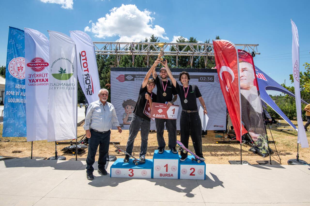 Türkiye’nin en iyi kaykaycıları Bursa'da! Sukaypark’ta nefes kesen yarış 6 Türkiye’nin En İyi Kaykaycıları Osmangazi’de Nefes Kesti (Görüntülü)