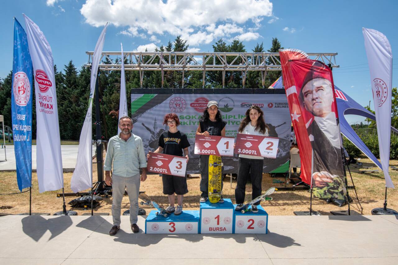 Türkiye’nin en iyi kaykaycıları Bursa'da! Sukaypark’ta nefes kesen yarış 7 Türkiye’nin En İyi Kaykaycıları Osmangazi’de Nefes Kesti (Görüntülü)