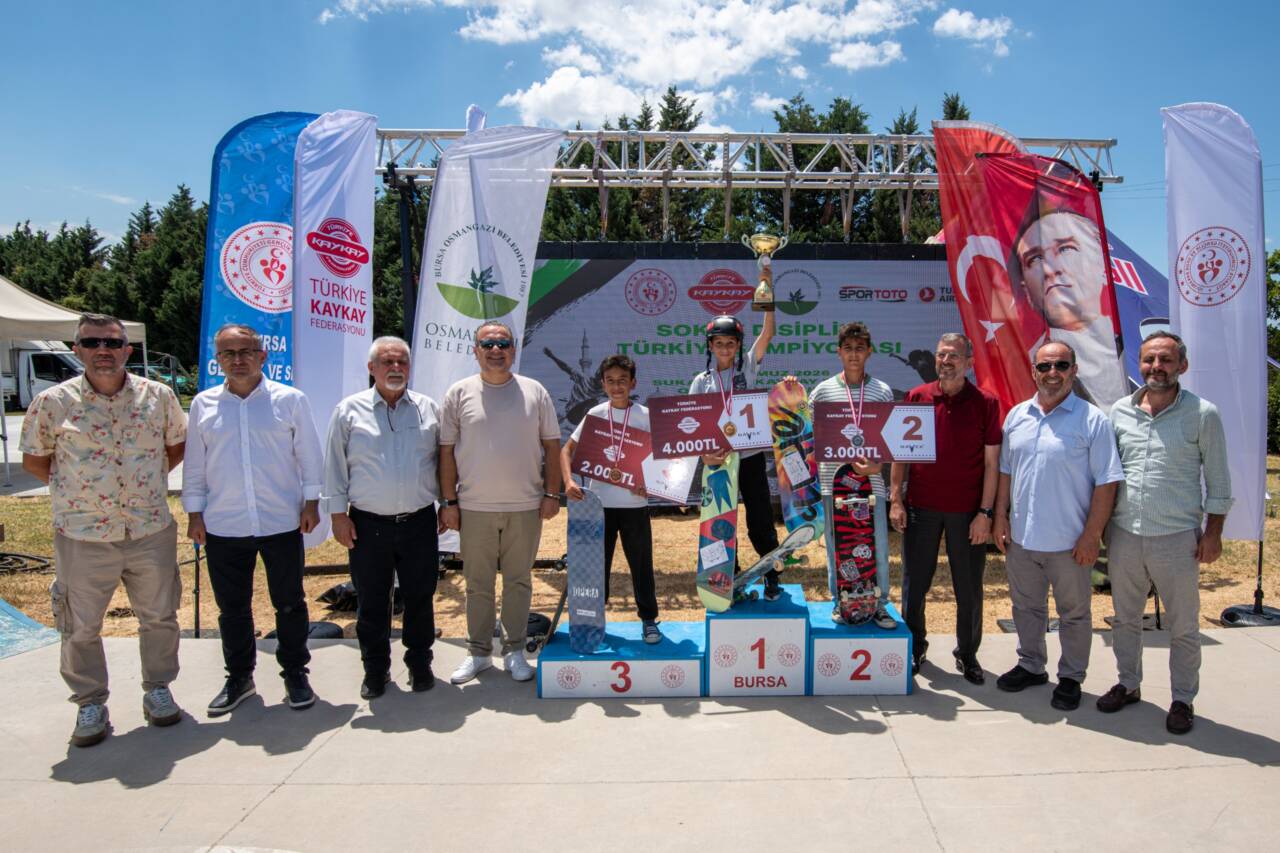 Türkiye’nin en iyi kaykaycıları Bursa'da! Sukaypark’ta nefes kesen yarış 9 Türkiye’nin En İyi Kaykaycıları Osmangazi’de Nefes Kesti (Görüntülü)