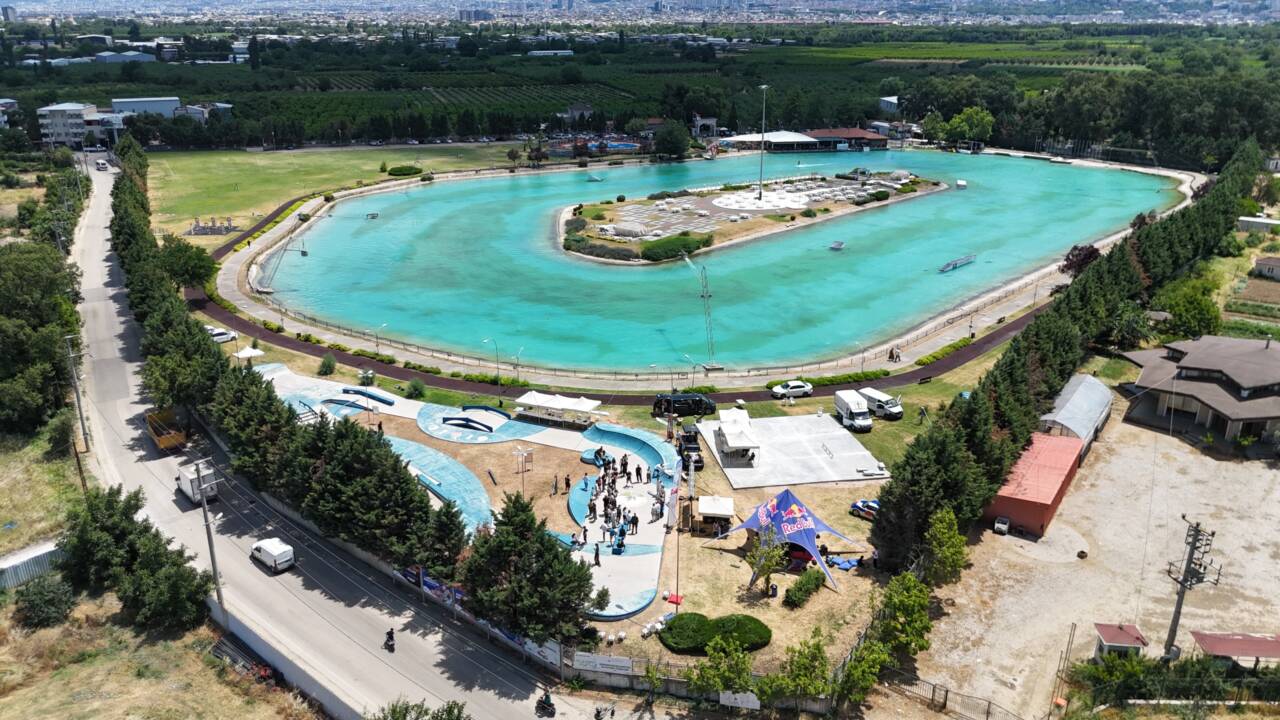 Türkiye’nin en iyi kaykaycıları Bursa'da! Sukaypark’ta nefes kesen yarış 4 Türkiye’nin En İyi Kaykaycıları Osmangazi’de Nefes Kesti (Görüntülü)