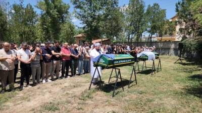 Konya’da, kaldırımda yürürken taksinin çarptığı Dilek Öz (53) ve kızı