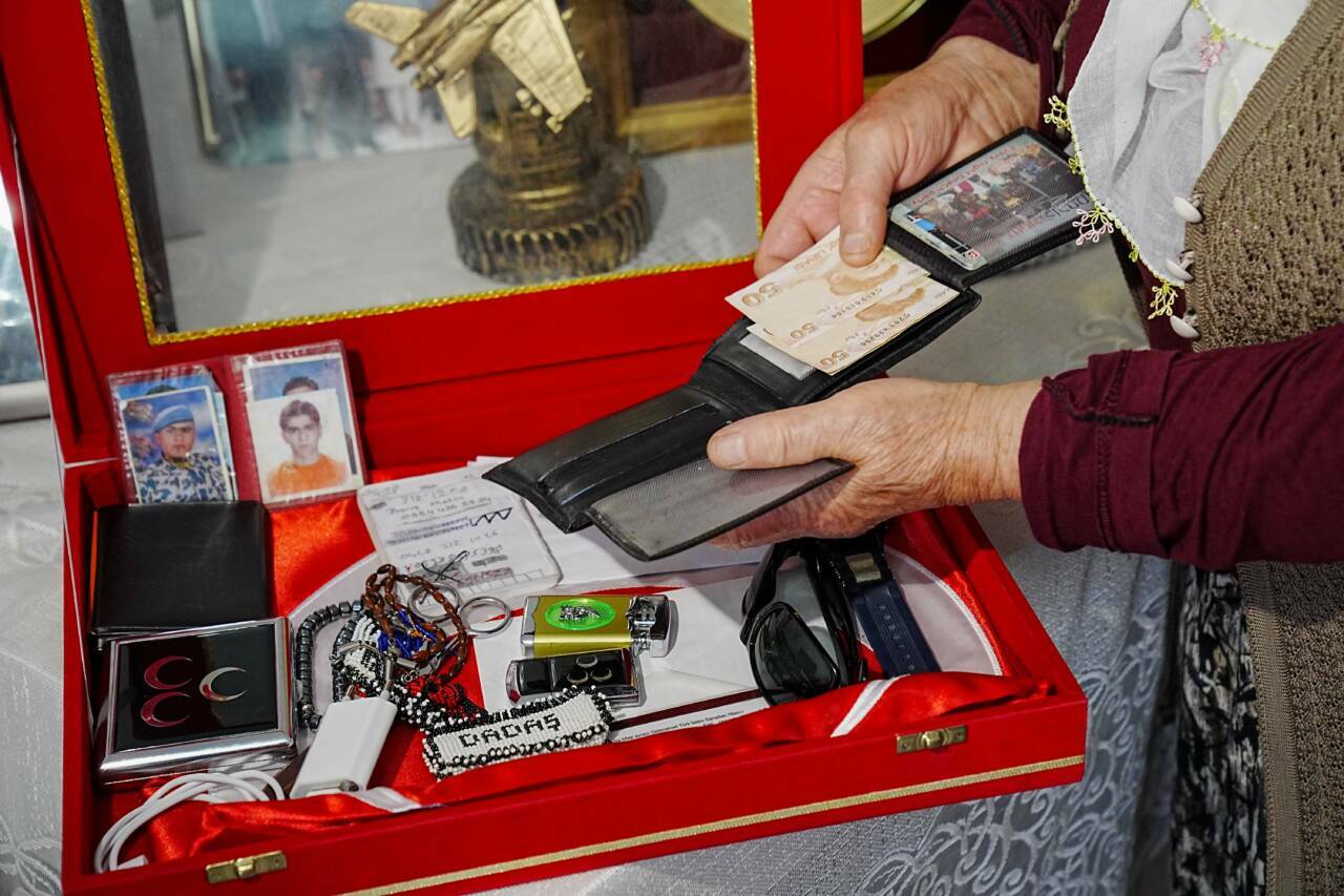 Kızının cenazesini beklerken 15 Temmuz'da oğlunu şehit verdi 5 kizinin cenazesini beklerken 15 temmuzda oglunu sehit verdi b03614e42a3b