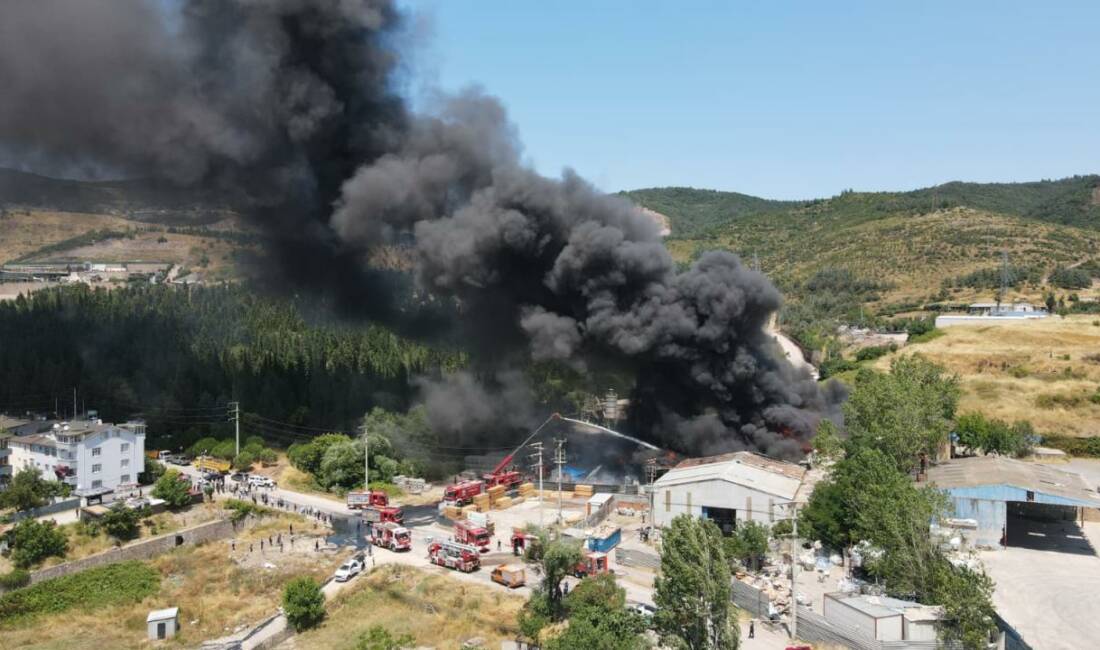 Kocaeli’de yangın: 1 ölü, 2 yaralı! Kocaeli'de bir boya fabrikasında çıkan yangında 1 kişi öldü, 2