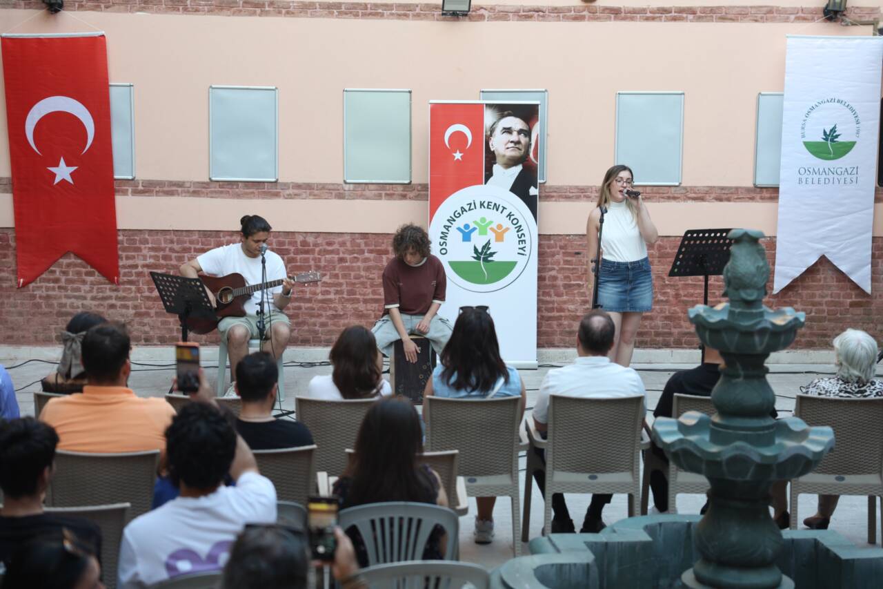 Bursa'da tarihi atmosferde ritimler yükseldi 1 Fwd: Osmangazi’de Şadırvanlı Han’ın Tarihi Atmosferinde Ritimler Yükseldi (Görüntülü)