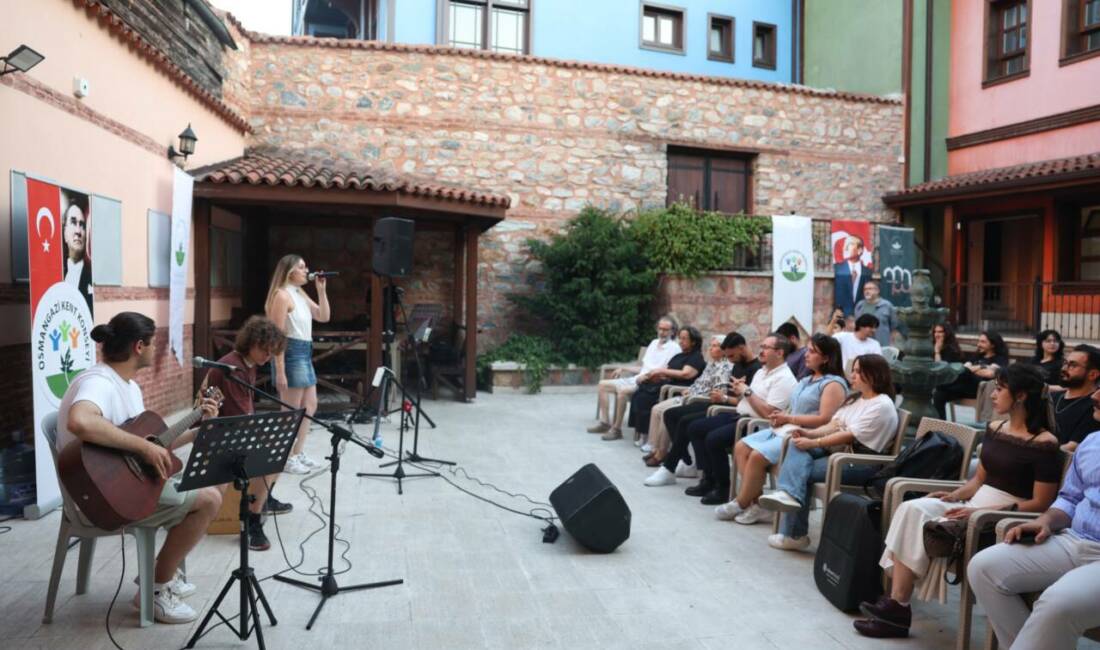 Bursa’da tarihi atmosferde ritimler yükseldi Osmangazi Kent Konseyi Gençlik Meclisi’nin yeni yönetimi tarafından düzenlenen ilk