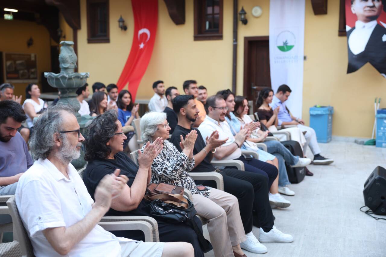 Bursa'da tarihi atmosferde ritimler yükseldi 5 Fwd: Osmangazi’de Şadırvanlı Han’ın Tarihi Atmosferinde Ritimler Yükseldi (Görüntülü)