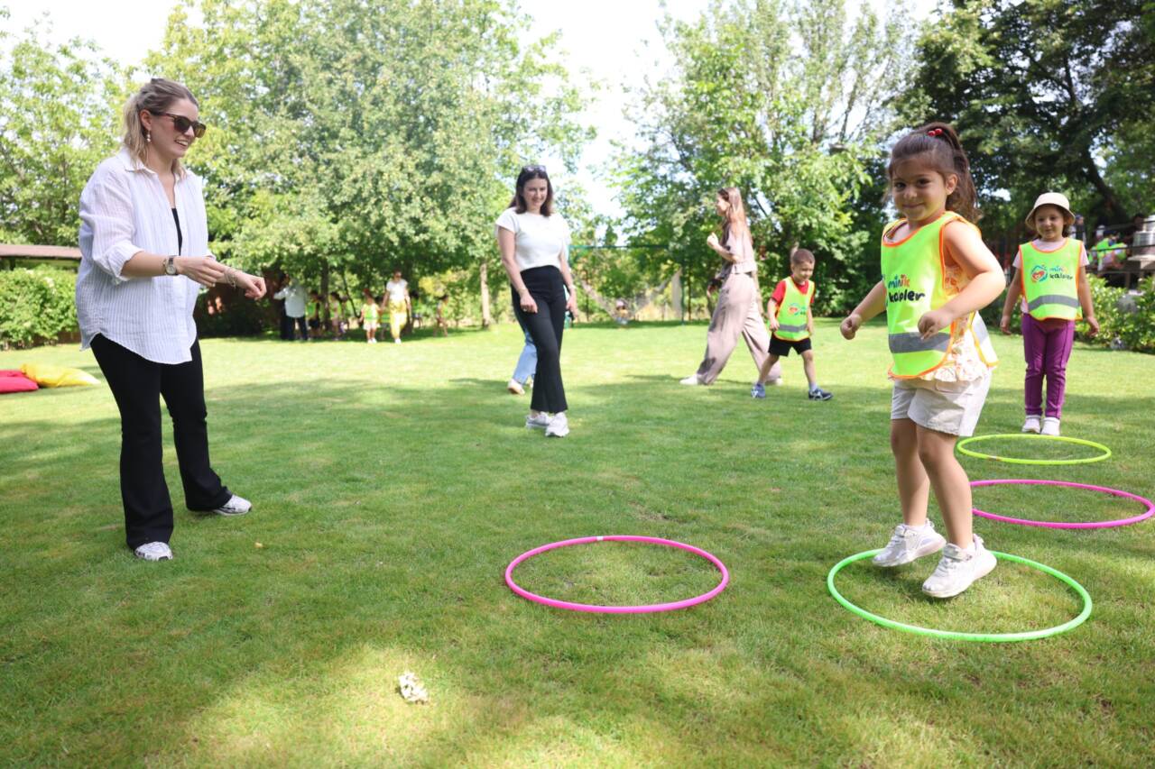 Bursa'da minikler hem eğlendi hem öğrendi 10 Bursa Osmangazi’de çocuklar doğayı keşfederek öğrendi