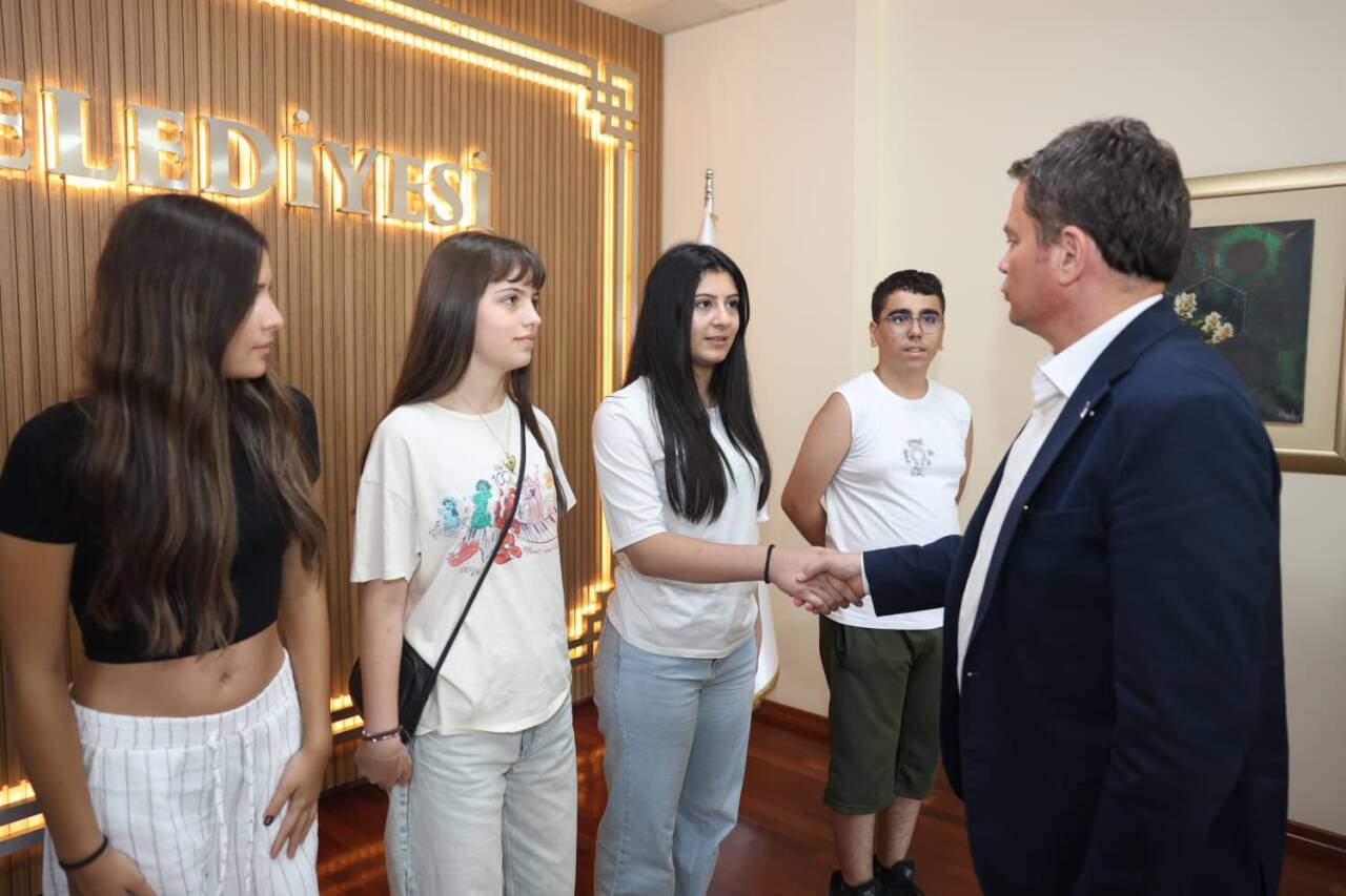 Bursa'da ücretsiz LGS kursu öğrencileri Başkan Aydın’la buluştu 2 Fwd: Osmangazi’de Ücretsiz LGS Kurslarının Başarılı Öğrencileri Başkan Aydın’la Buluştu (Görüntülü)