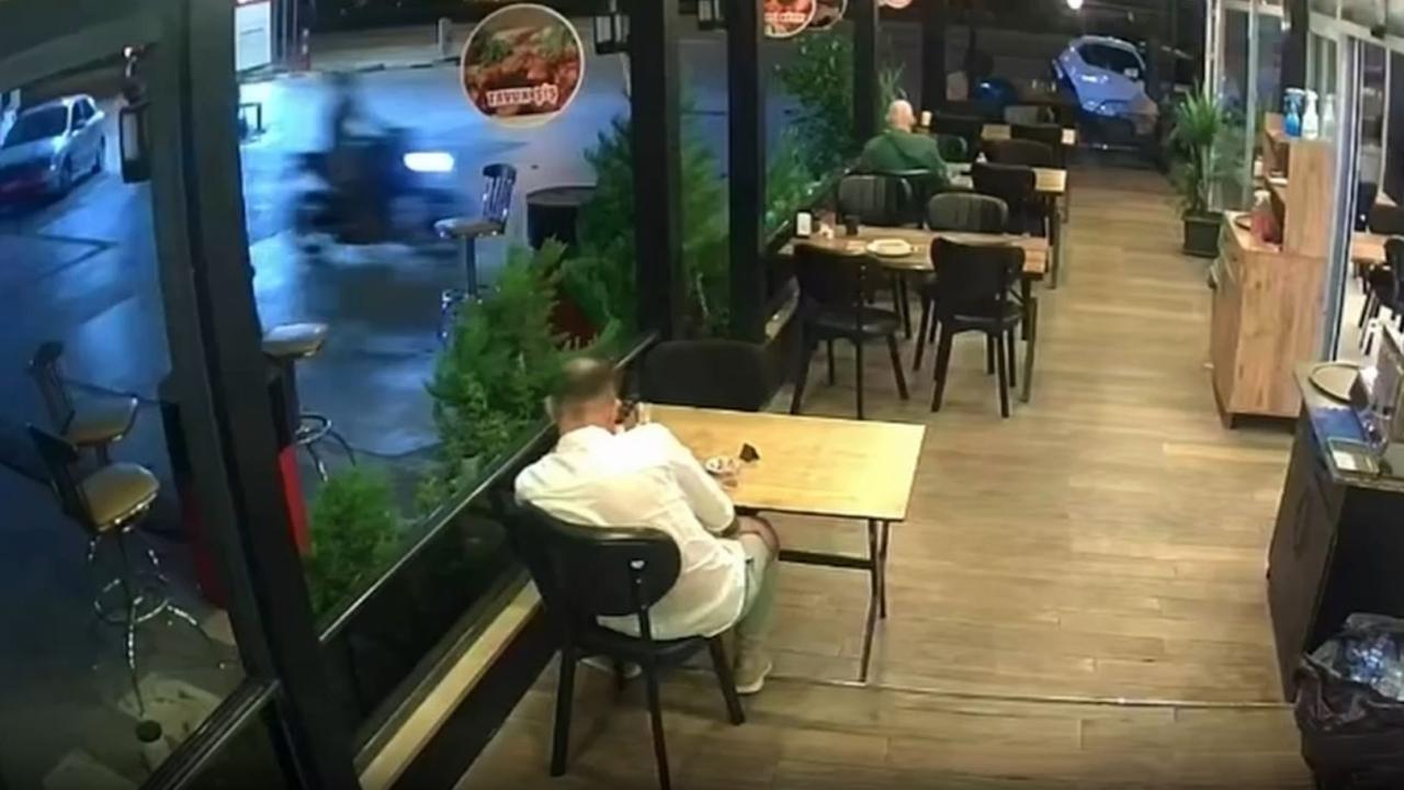 Lokantaya gidince hayatının şokunu yaşadı 1 lokantaya gidince hayatinin sokunu yasadi 7d6859577f56