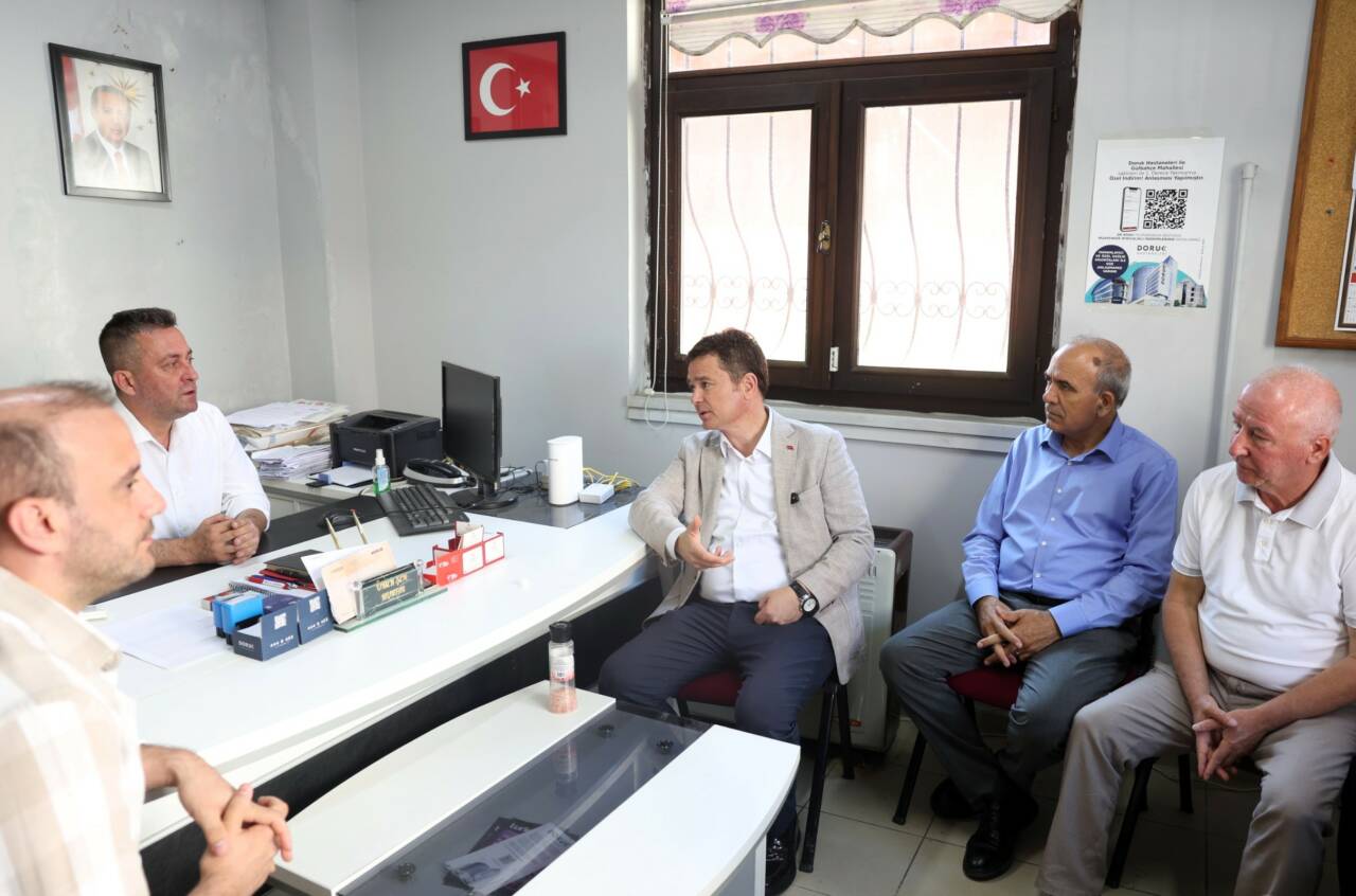 Bursa'da Başkan Aydın'dan sorunlara yerinde çözüm: O mahalleyi tek tek dinledi... 11 Başkan Erkan Aydın Gülbahçe'de Vatandaşlarla Buluştu (Görüntülü)