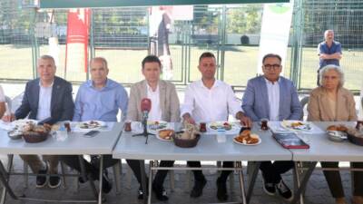 Osmangazi Belediye Başkanı Erkan Aydın, mahalle buluşmaları kapsamında Gülbahçe Mahallesi’nde