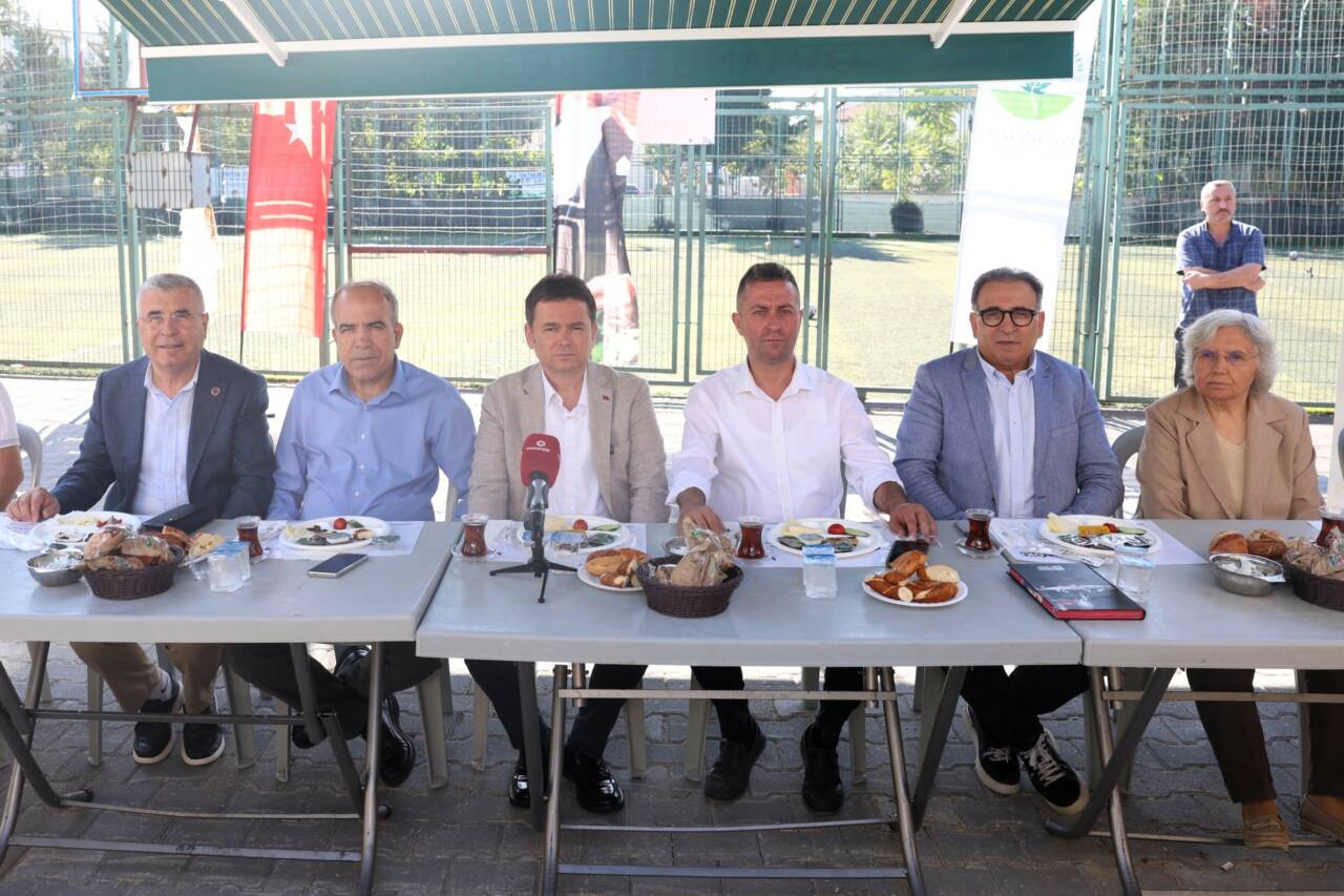 Osmangazi Belediye Başkanı Erkan Aydın, mahalle buluşmaları kapsamında Gülbahçe Mahallesi’nde