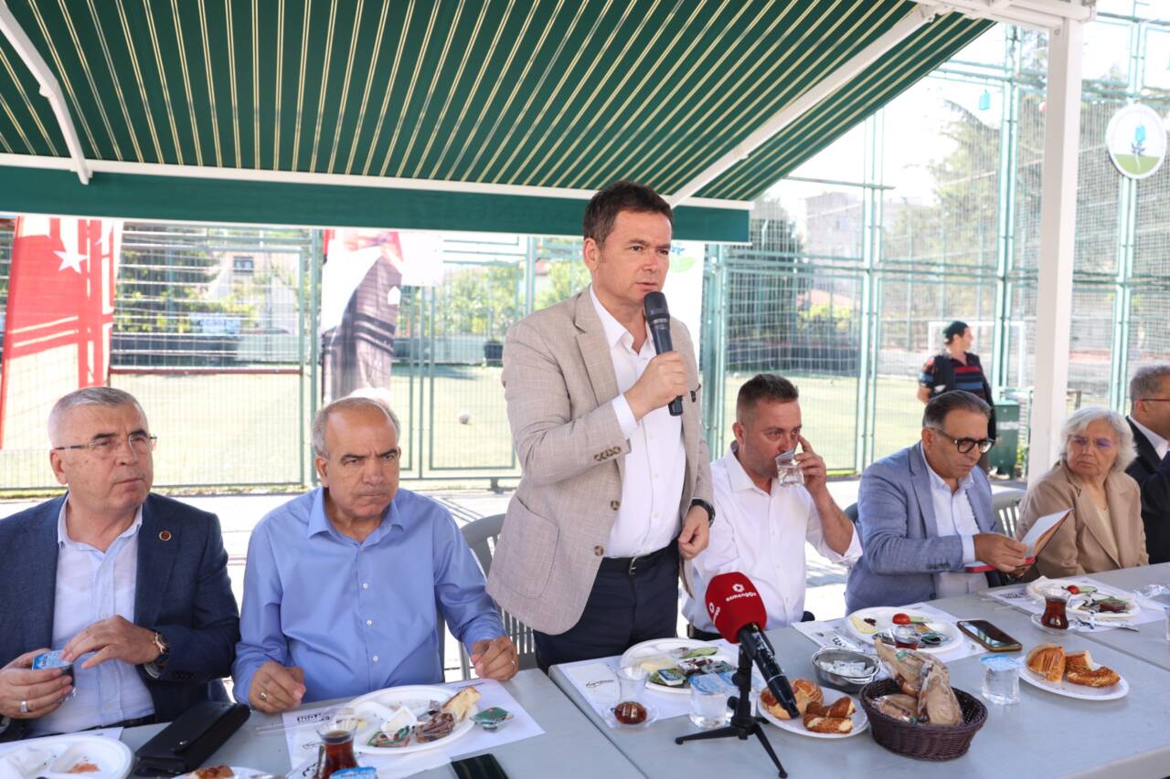 Bursa'da Başkan Aydın'dan sorunlara yerinde çözüm: O mahalleyi tek tek dinledi... 3 Başkan Erkan Aydın Gülbahçe'de Vatandaşlarla Buluştu (Görüntülü)