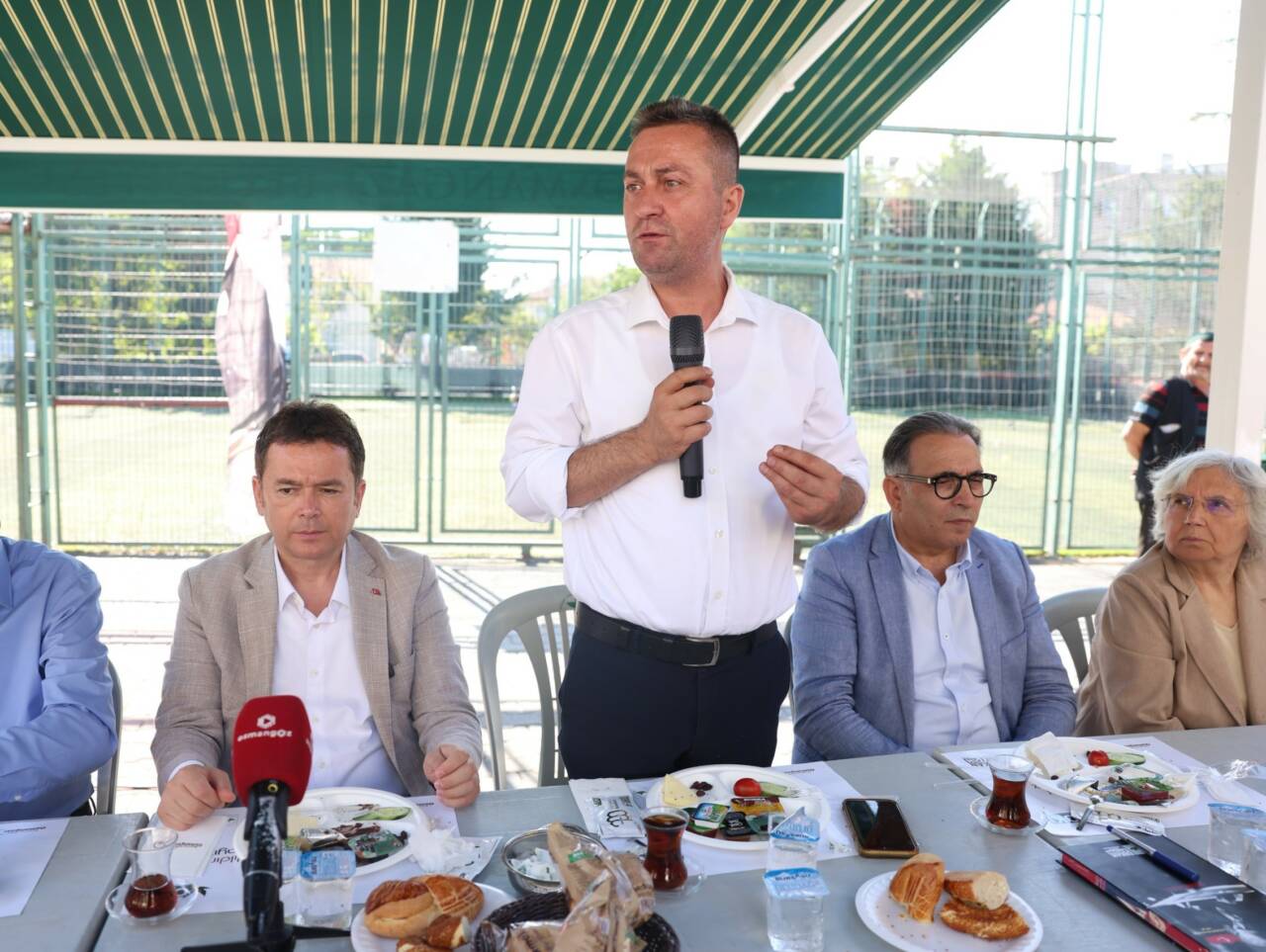 Bursa'da Başkan Aydın'dan sorunlara yerinde çözüm: O mahalleyi tek tek dinledi... 4 Başkan Erkan Aydın Gülbahçe'de Vatandaşlarla Buluştu (Görüntülü)