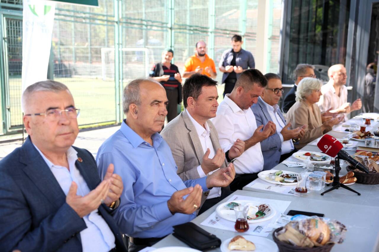 Bursa'da Başkan Aydın'dan sorunlara yerinde çözüm: O mahalleyi tek tek dinledi... 5 Başkan Erkan Aydın Gülbahçe'de Vatandaşlarla Buluştu (Görüntülü)