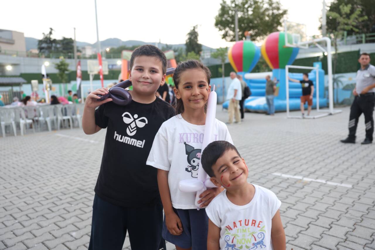 Bursa Osmangazi’de komşuluk bağları bu şenlikte güçlendi 5 Osmangazi’de Komşuluk Bağları Mahalle Şenliğinde Güçlendi